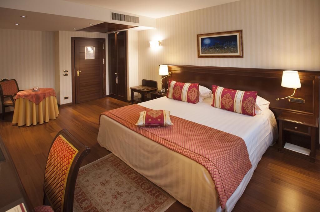 Hotel Calissano Άλμπα Εξωτερικό φωτογραφία