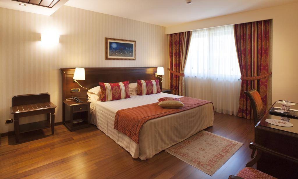 Hotel Calissano Άλμπα Εξωτερικό φωτογραφία