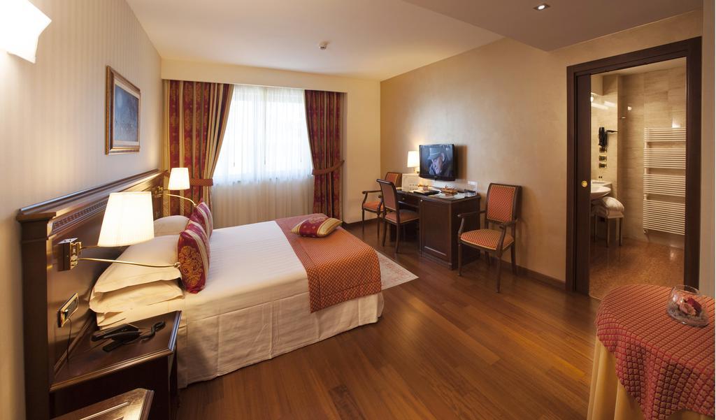 Hotel Calissano Άλμπα Εξωτερικό φωτογραφία