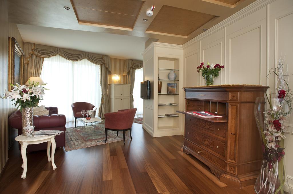 Hotel Calissano Άλμπα Εξωτερικό φωτογραφία