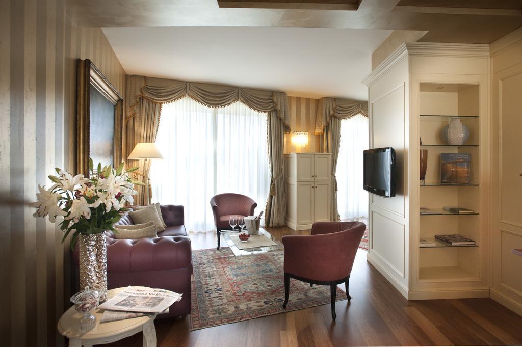 Hotel Calissano Άλμπα Εξωτερικό φωτογραφία