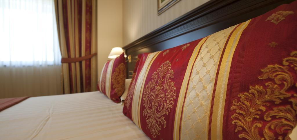 Hotel Calissano Άλμπα Εξωτερικό φωτογραφία