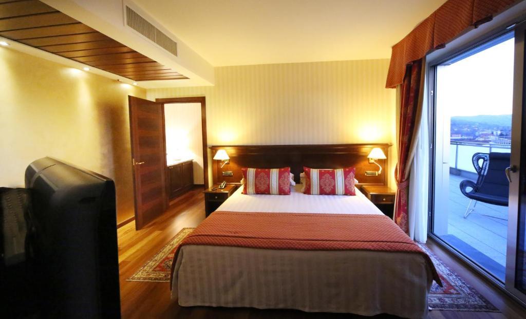 Hotel Calissano Άλμπα Δωμάτιο φωτογραφία
