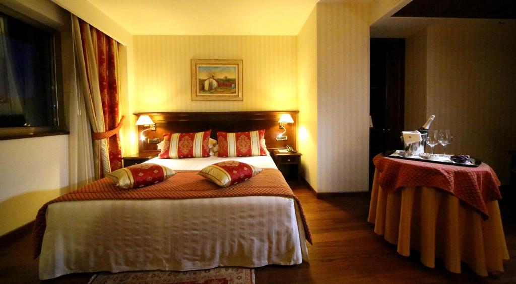 Hotel Calissano Άλμπα Δωμάτιο φωτογραφία