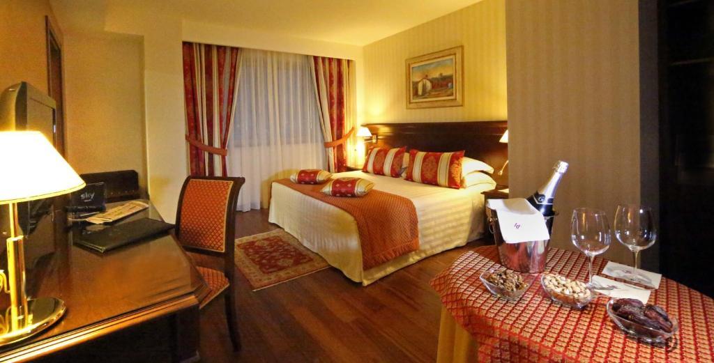 Hotel Calissano Άλμπα Δωμάτιο φωτογραφία