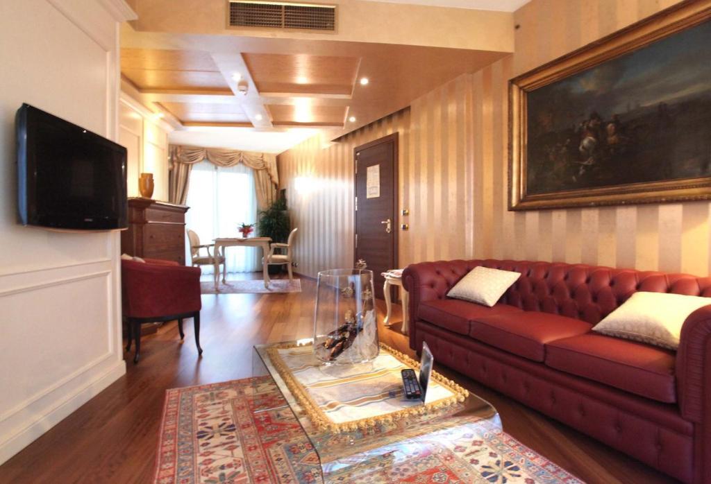 Hotel Calissano Άλμπα Δωμάτιο φωτογραφία